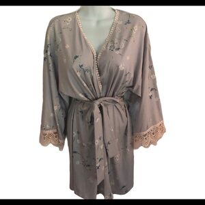 Flora Nikrooz Floral Print Short Bathrobe Kimono Size M Printed Crochet Cuff